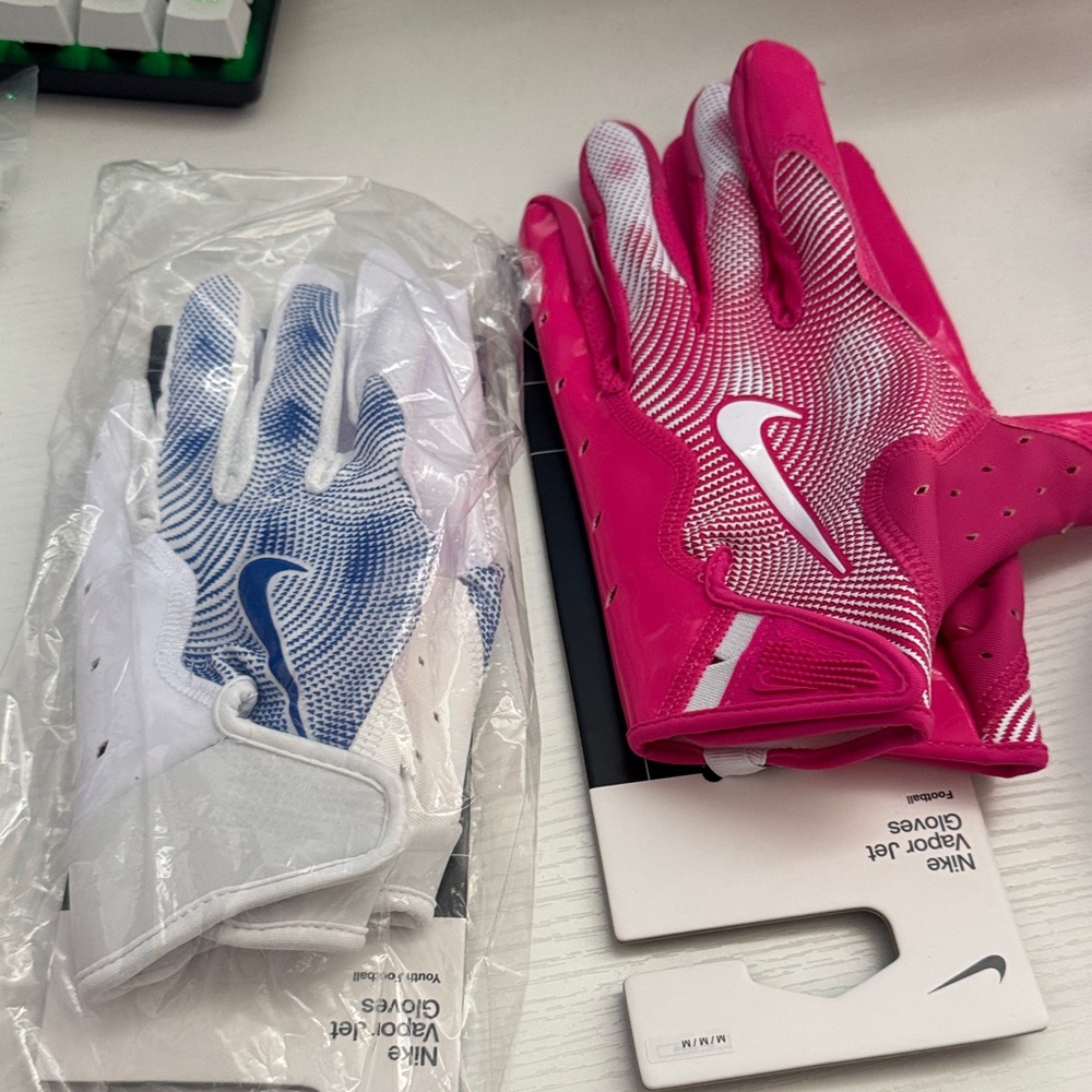 Nike Vapor Jet Gloves in Pink and White